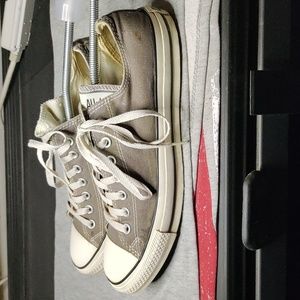 Converse men's size 10 woman size 12 gray sneakers